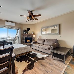 1 Bedroom Kitchenette